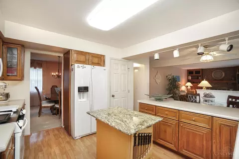 645 Brandy Way, Cincinnati, OH 45244 photo 3