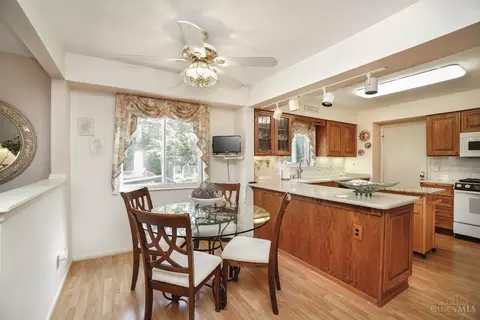 645 Brandy Way, Cincinnati, OH 45244 photo 4