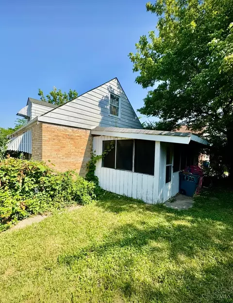 Exterior - 1622 Atson Ln, Cincinnati, OH 45205 photo 5 of 6