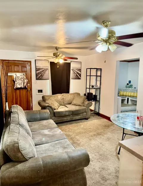 Living - 1622 Atson Ln, Cincinnati, OH 45205 photo 1 of 3