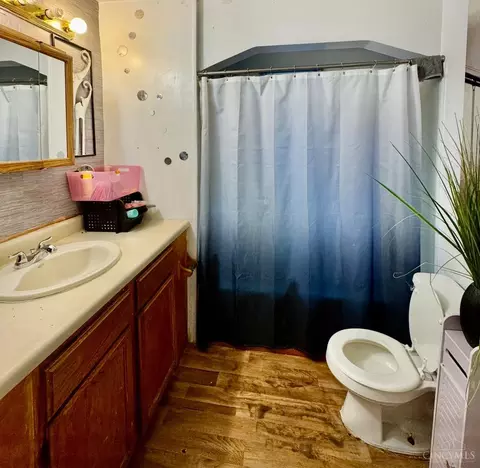 Bath - 1622 Atson Ln, Cincinnati, OH 45205 photo 1 of 2
