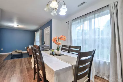 Dining - 2465 Wilson Ave, Cincinnati, OH 45231 photo 2 of 4