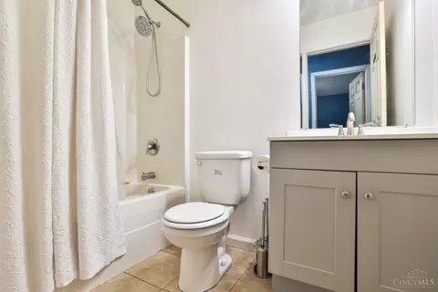 Bath - 2465 Wilson Ave, Cincinnati, OH 45231 photo 1 of 1