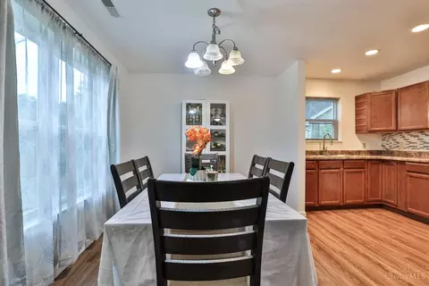 Dining - 2465 Wilson Ave, Cincinnati, OH 45231 photo 3 of 4
