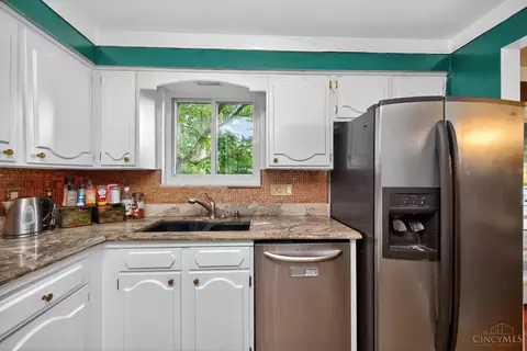 686 Loda Dr, Cincinnati, OH 45245 photo 12