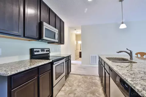 1031 Lost Xing, Cincinnati, OH 45231 photo 8