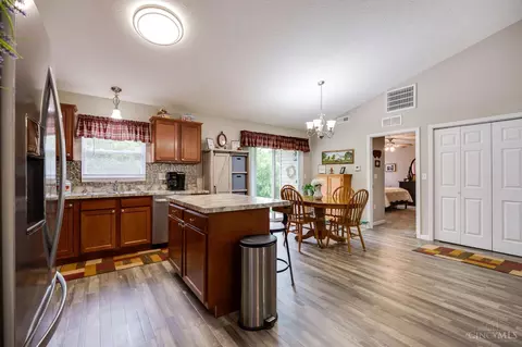 Entry Way - 20 Persimmon Dr, Hamilton, OH 45013 photo 1 of 1
