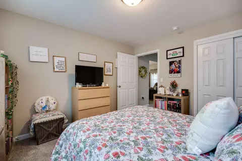 Bedroom - 20 Persimmon Dr, Hamilton, OH 45013 photo 4 of 5