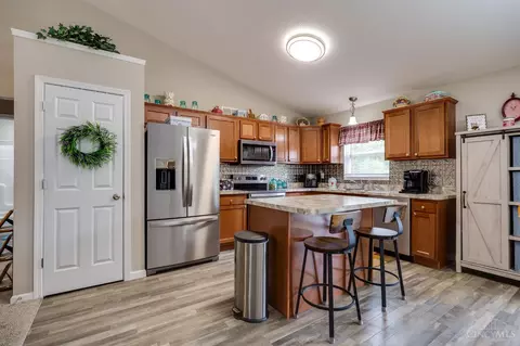 Kitchen - 20 Persimmon Dr, Hamilton, OH 45013 photo 1 of 2