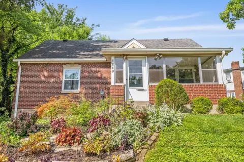 1049 Oak Ave, Wyoming, OH 45215