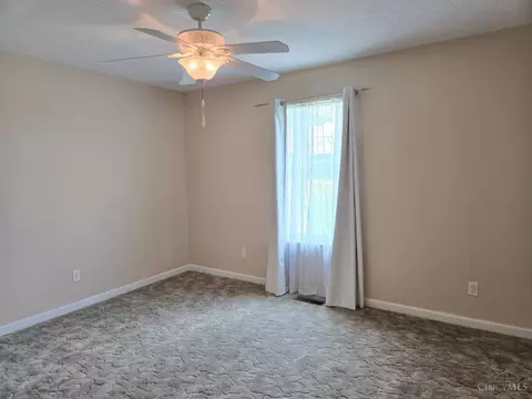 Bedroom - 6577 Taylor Pike, Blanchester, OH 45107 photo 8 of 11