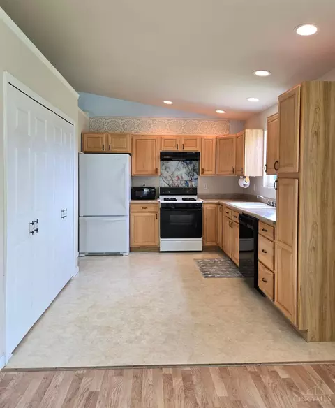 Kitchen - 6577 Taylor Pike, Blanchester, OH 45107 photo 1 of 4