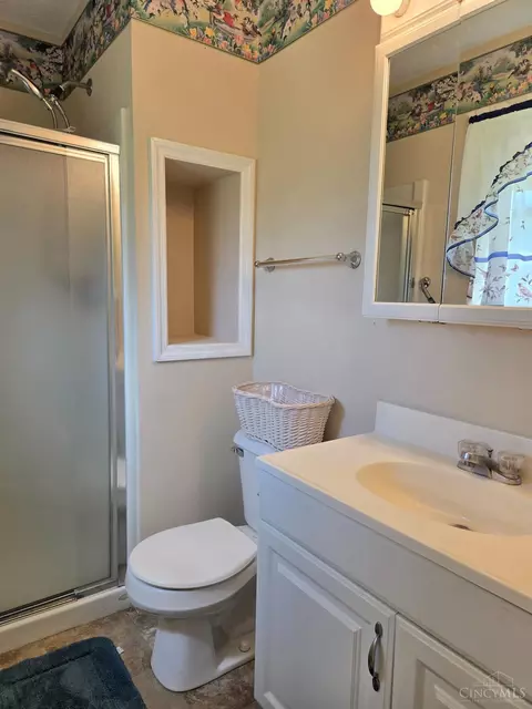Bath - 6577 Taylor Pike, Blanchester, OH 45107 photo 2 of 3