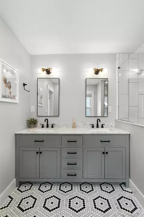 Bath - 5635 Ridge Ave, Cincinnati, OH 45213 photo 3 of 6