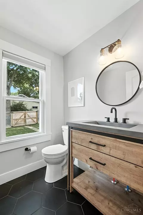 Bath - 5635 Ridge Ave, Cincinnati, OH 45213 photo 1 of 6