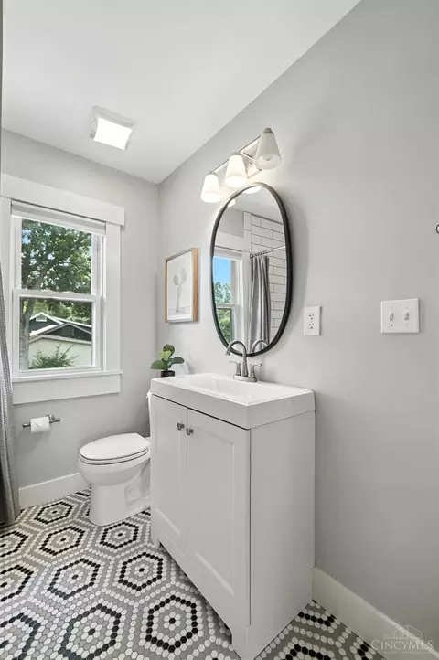 Bath - 5635 Ridge Ave, Cincinnati, OH 45213 photo 5 of 6