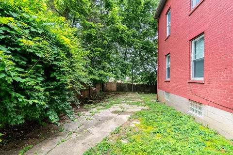 Exterior - 1318 Beech Ave, Cincinnati, OH 45205 photo 4 of 4