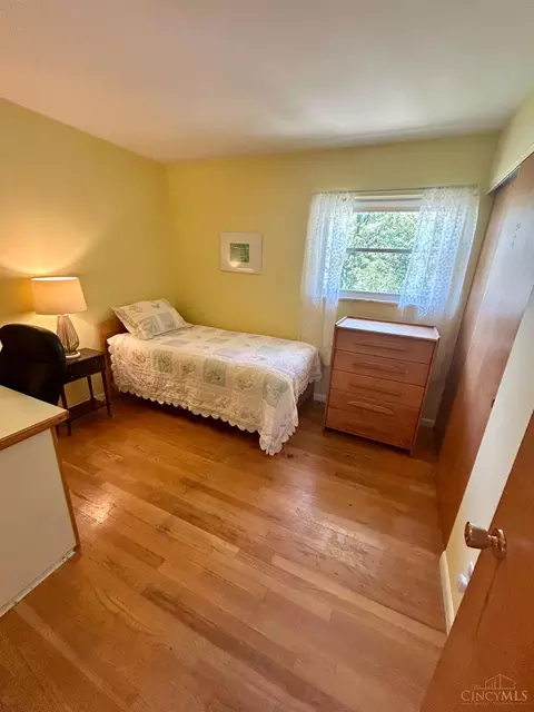 Bedroom - 320 Robben Ln, Cincinnati, OH 45238 photo 3 of 4