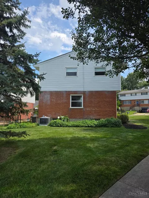 Exterior - 320 Robben Ln, Cincinnati, OH 45238 photo 3 of 4
