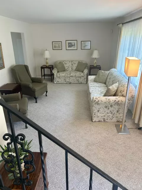 Living - 320 Robben Ln, Cincinnati, OH 45238 photo 1 of 2