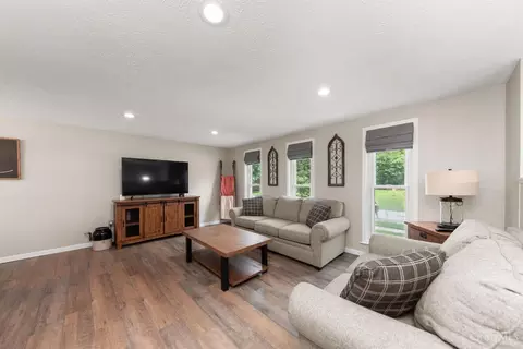 Living - 4295 Cider Mill Dr, Cincinnati, OH 45245 photo 1 of 2