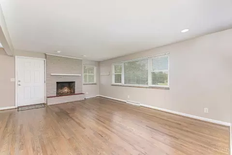 663 Marieda Dr, Cincinnati, OH 45245 photo 3