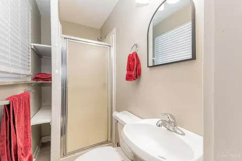 663 Marieda Dr, Cincinnati, OH 45245 photo 8