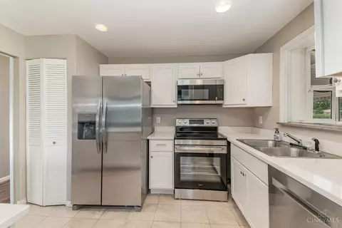 663 Marieda Dr, Cincinnati, OH 45245 photo 5