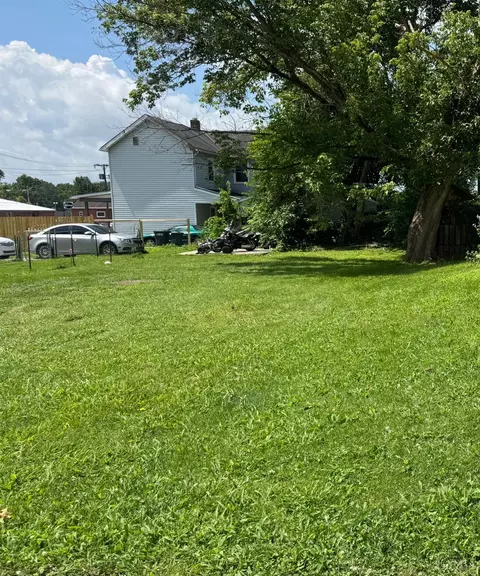 116 Grove St, Blanchester, OH 45107