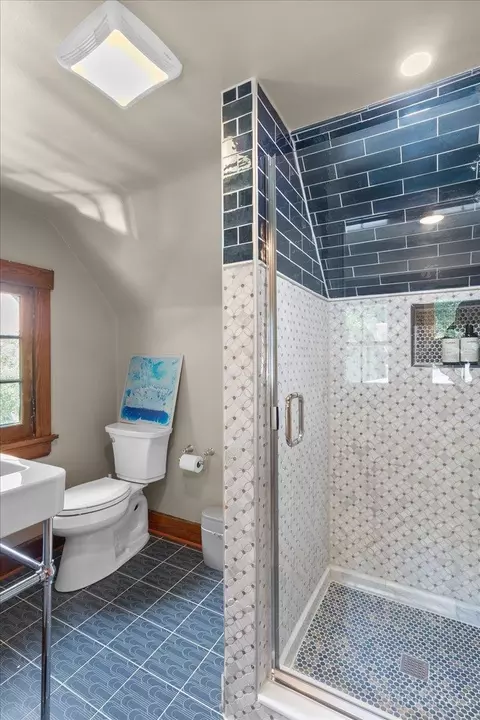 Bath - 3959 Red Bud Ave, Cincinnati, OH 45229 photo 7 of 8