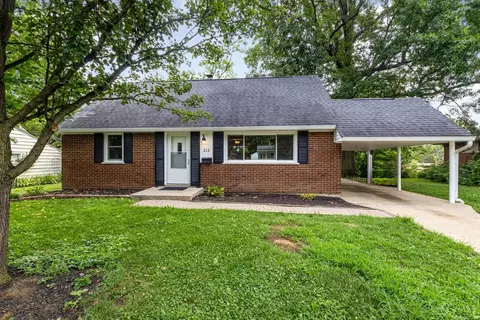 211 Farragut Rd, Greenhills, OH 45218