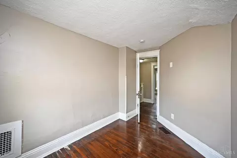 Bedroom - 6842 Grace Ave, North College Hill, OH 45239 photo 6 of 7