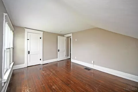Bedroom - 6842 Grace Ave, North College Hill, OH 45239 photo 4 of 7