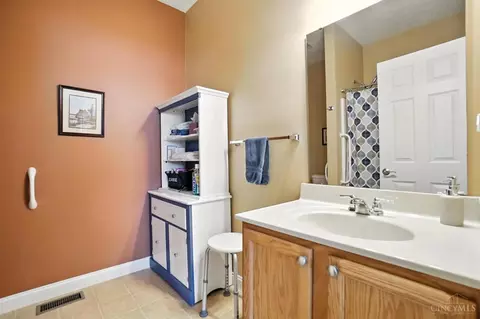 Bath - 7020 Boulder Path Dr, Cincinnati, OH 45247 photo 1 of 2