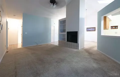 Living - 3186 Vineyard Ct, Maineville, OH 45039 photo 1 of 2
