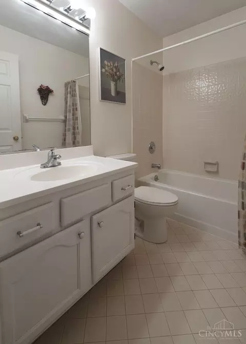 Bath - 3186 Vineyard Ct, Maineville, OH 45039 photo 3 of 3