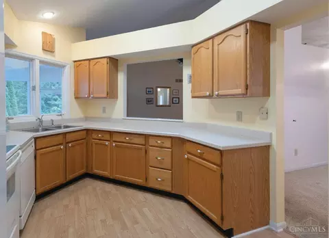 Kitchen - 3186 Vineyard Ct, Maineville, OH 45039 photo 1 of 2