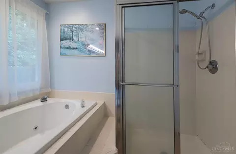 Bath - 3186 Vineyard Ct, Maineville, OH 45039 photo 2 of 3