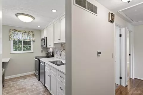 Entry Way - 10602 West Rd, Harrison, OH 45030 photo 3 of 4
