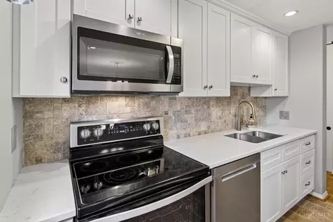 Kitchen - 10602 West Rd, Harrison, OH 45030 photo 3 of 5