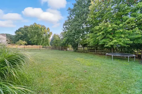 Exterior - 588 Weeping Willow Ln, Hamilton Township, OH 45039 photo 6 of 8