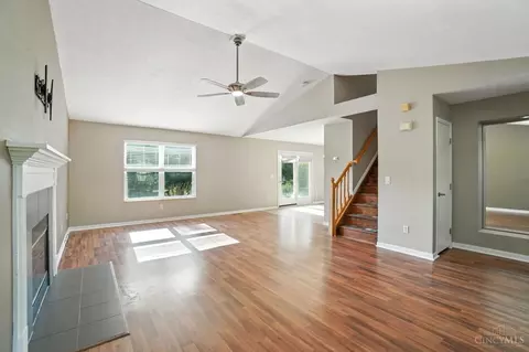 Living - 588 Weeping Willow Ln, Hamilton Township, OH 45039 photo 2 of 3