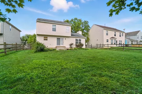 Exterior - 588 Weeping Willow Ln, Hamilton Township, OH 45039 photo 7 of 8