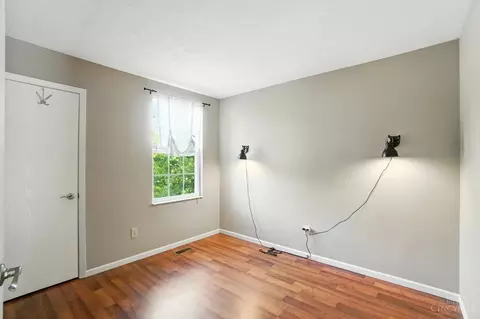 Bedroom - 588 Weeping Willow Ln, Hamilton Township, OH 45039 photo 3 of 4