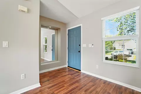 Entry Way - 588 Weeping Willow Ln, Hamilton Township, OH 45039 photo 2 of 3
