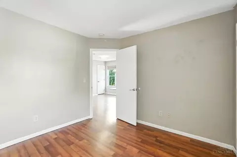 Bedroom - 588 Weeping Willow Ln, Hamilton Township, OH 45039 photo 4 of 4