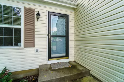 Entry Way - 588 Weeping Willow Ln, Hamilton Township, OH 45039 photo 1 of 3