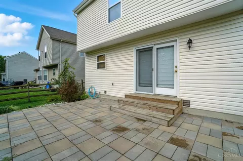 Exterior - 588 Weeping Willow Ln, Hamilton Township, OH 45039 photo 3 of 8