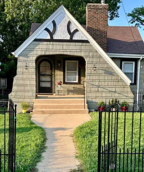 2930 Mignon Ave, Cincinnati, OH 45211