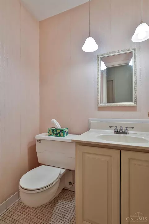 Bath - 6410 Daly Rd, Cincinnati, OH 45224 photo 3 of 7